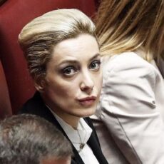 Marta Fascina: altezza, peso, carriera, morte Silvio Berlusconi, Instagram